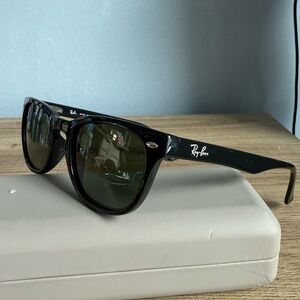 Ray-Ban Black Sunglasses